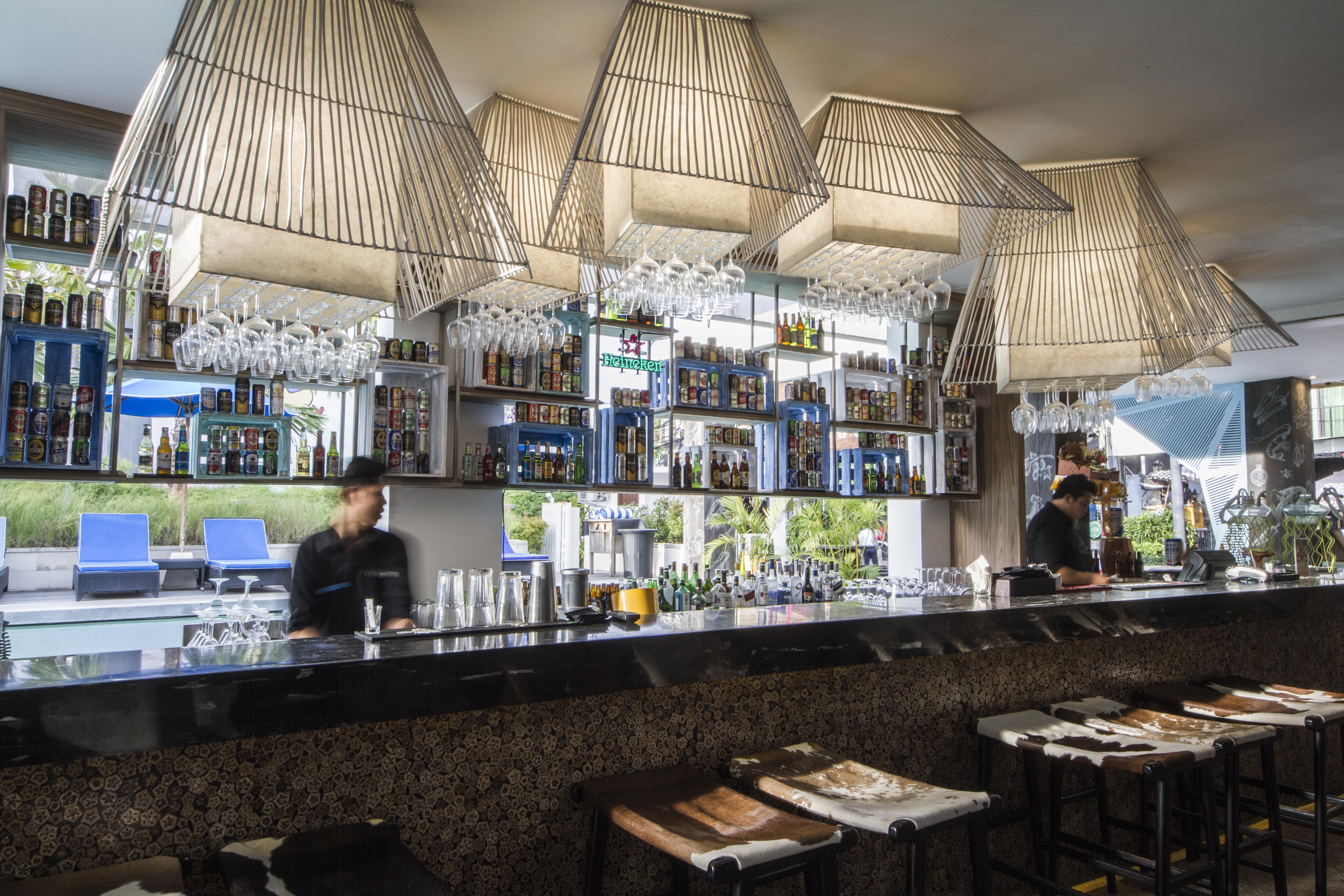 Montigo Resorts Seminyak Εξωτερικό φωτογραφία The bar at the restaurant