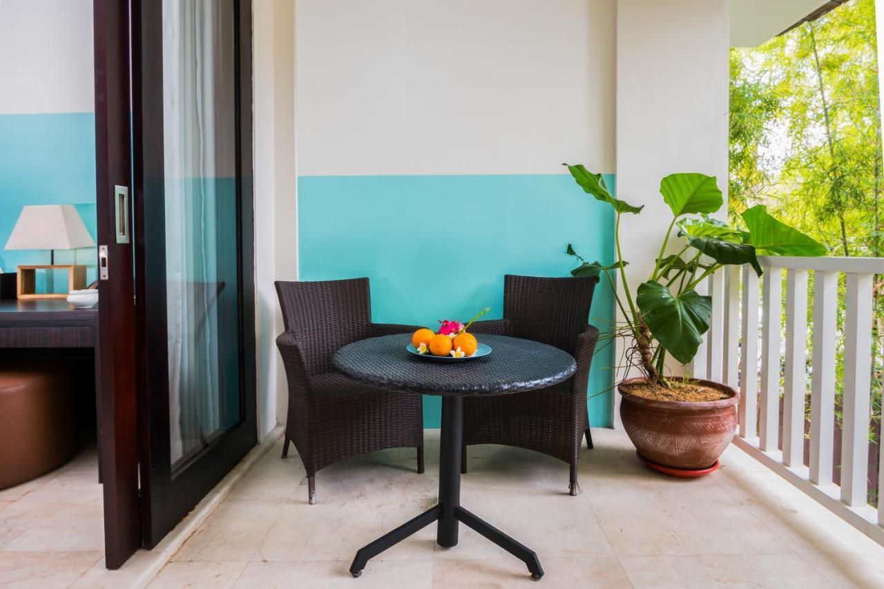 Montigo Resorts Seminyak Εξωτερικό φωτογραφία A balcony