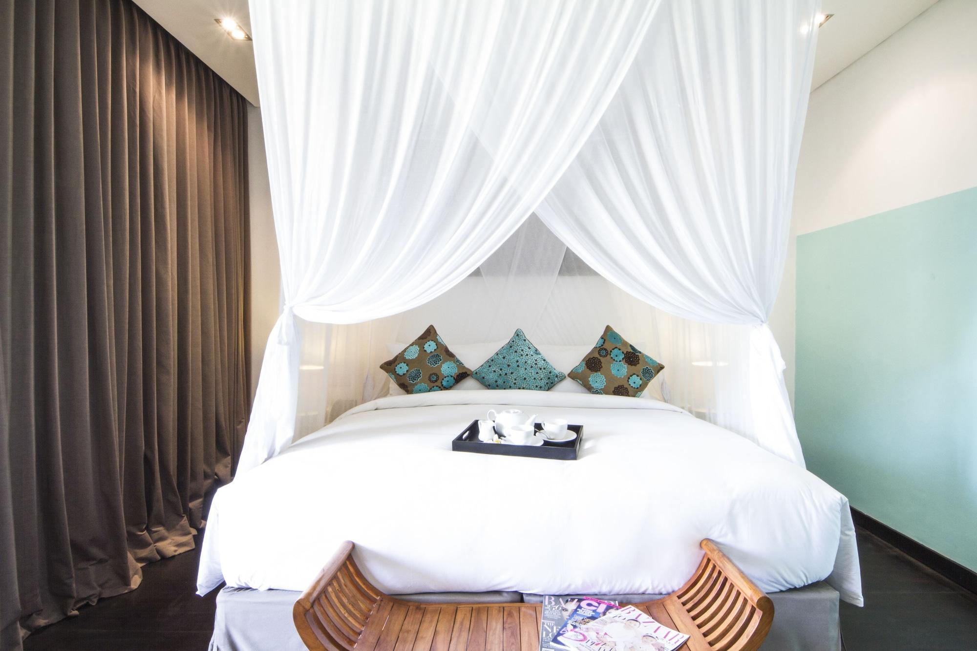 Montigo Resorts Seminyak Εξωτερικό φωτογραφία A mosquito net over a bed