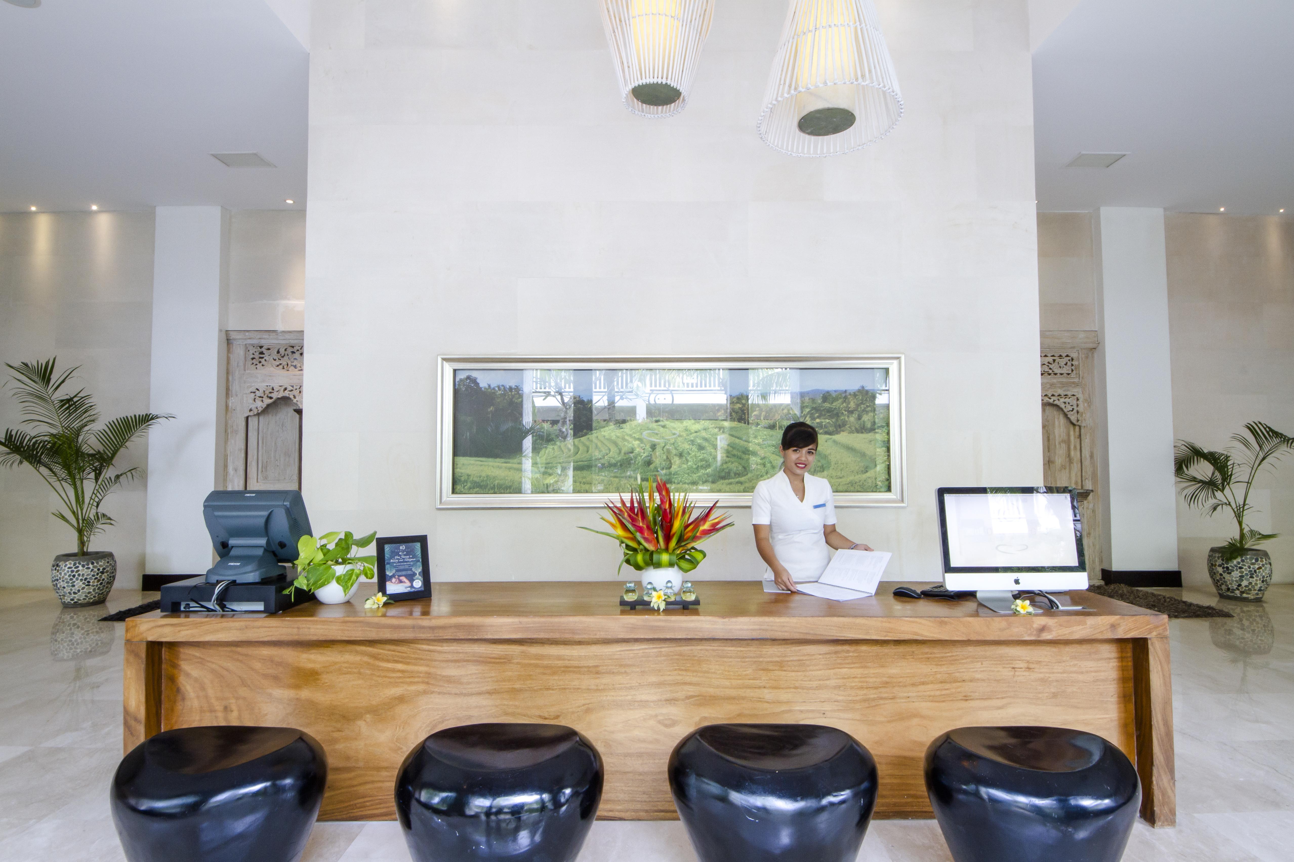 Montigo Resorts Seminyak Εξωτερικό φωτογραφία Reception desk at a resort