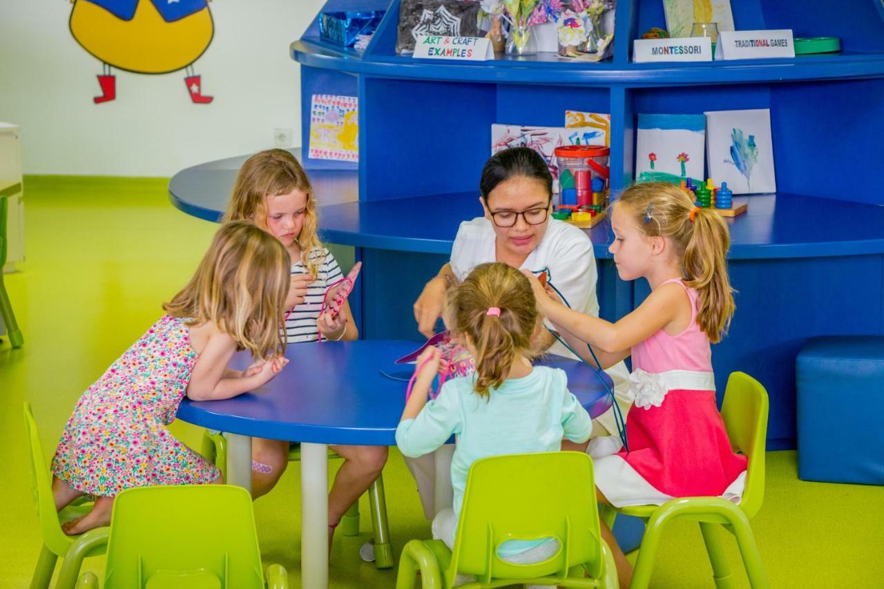 Montigo Resorts Seminyak Εξωτερικό φωτογραφία Children at the Children's Museum of Oakville