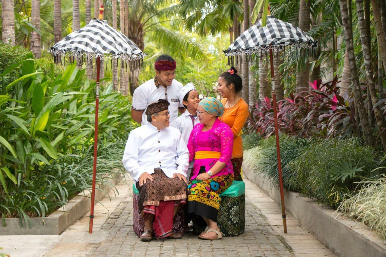 Montigo Resorts Seminyak Εξωτερικό φωτογραφία A family from Bali
